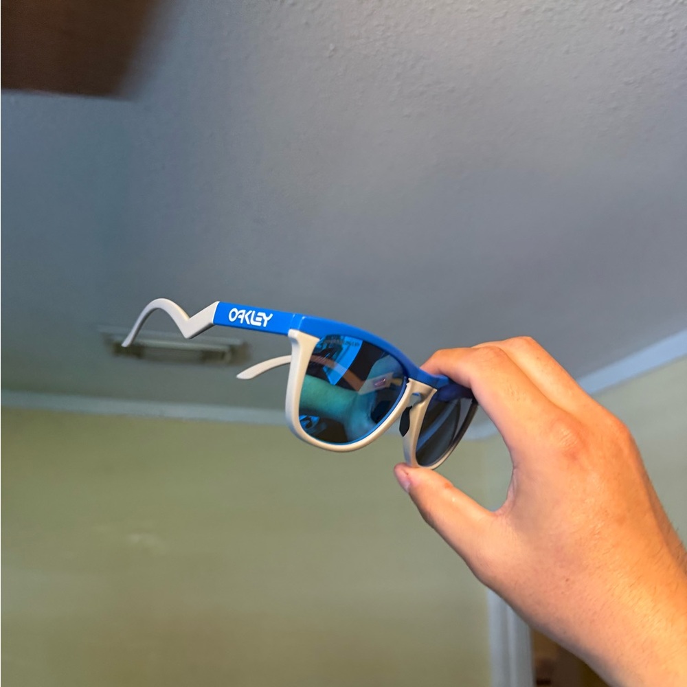 Oakley Blue and White Sports Sunglasses Oakley Oakleys